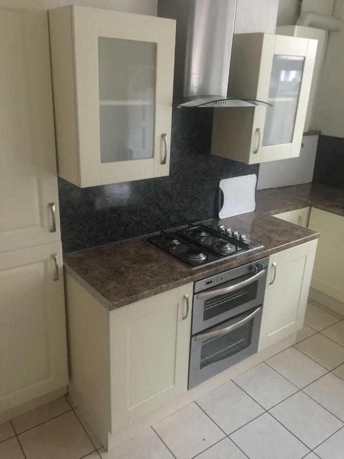 Travis House One Apartment Burnley Bagian luar foto